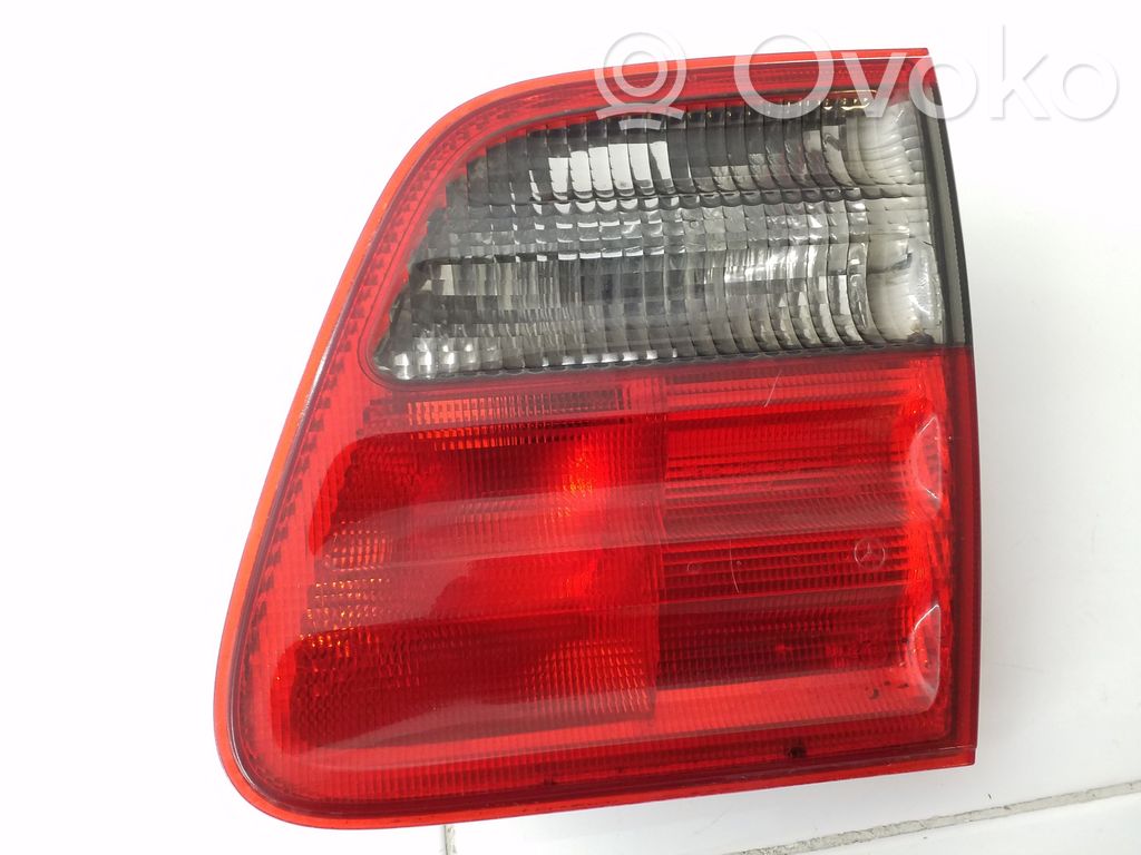 Mercedes-Benz E W210 Lampy tylnej klapy bagażnika 