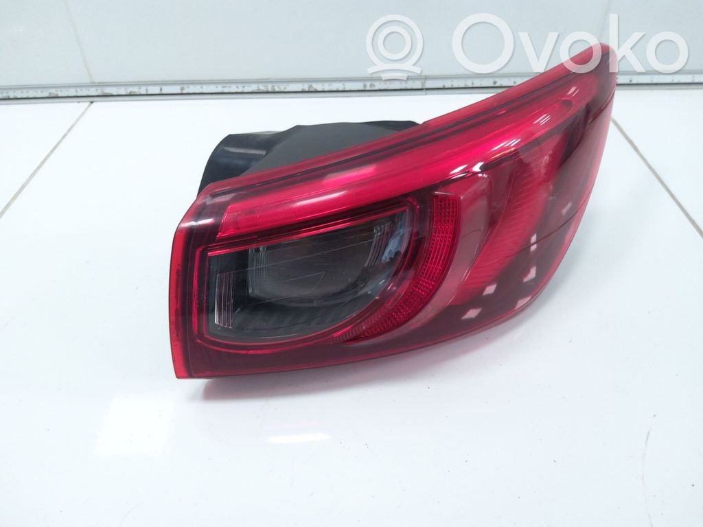 Mazda CX-3 Aizmugurējais lukturis virsbūvē 