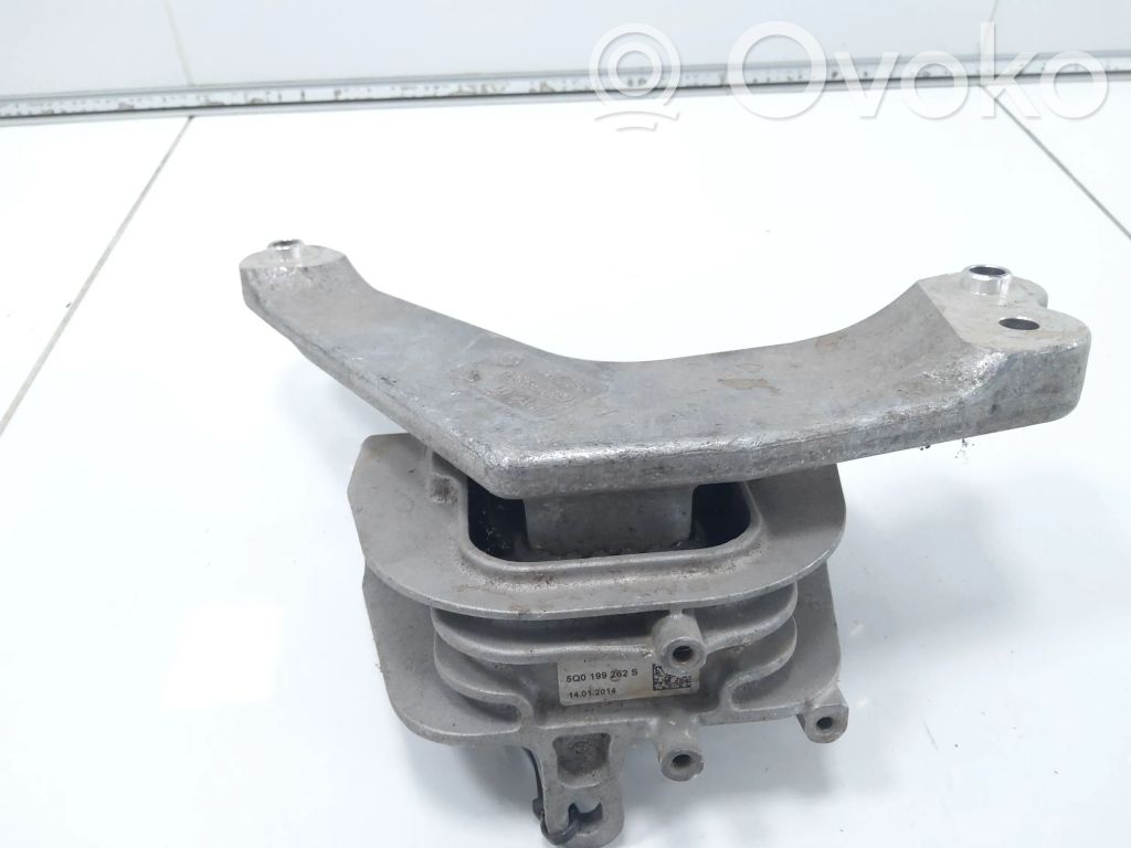 Volkswagen Golf VII Engine mount bracket 