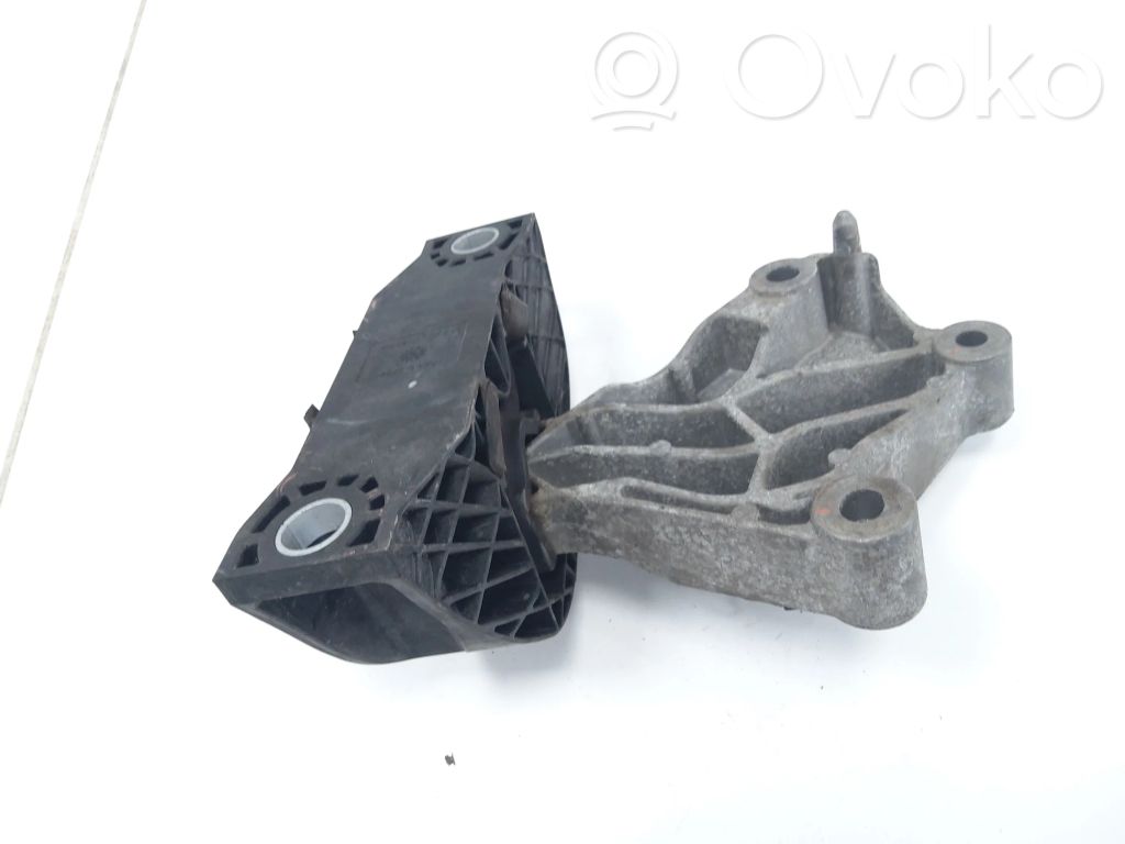 Engine mount bracket   112844547