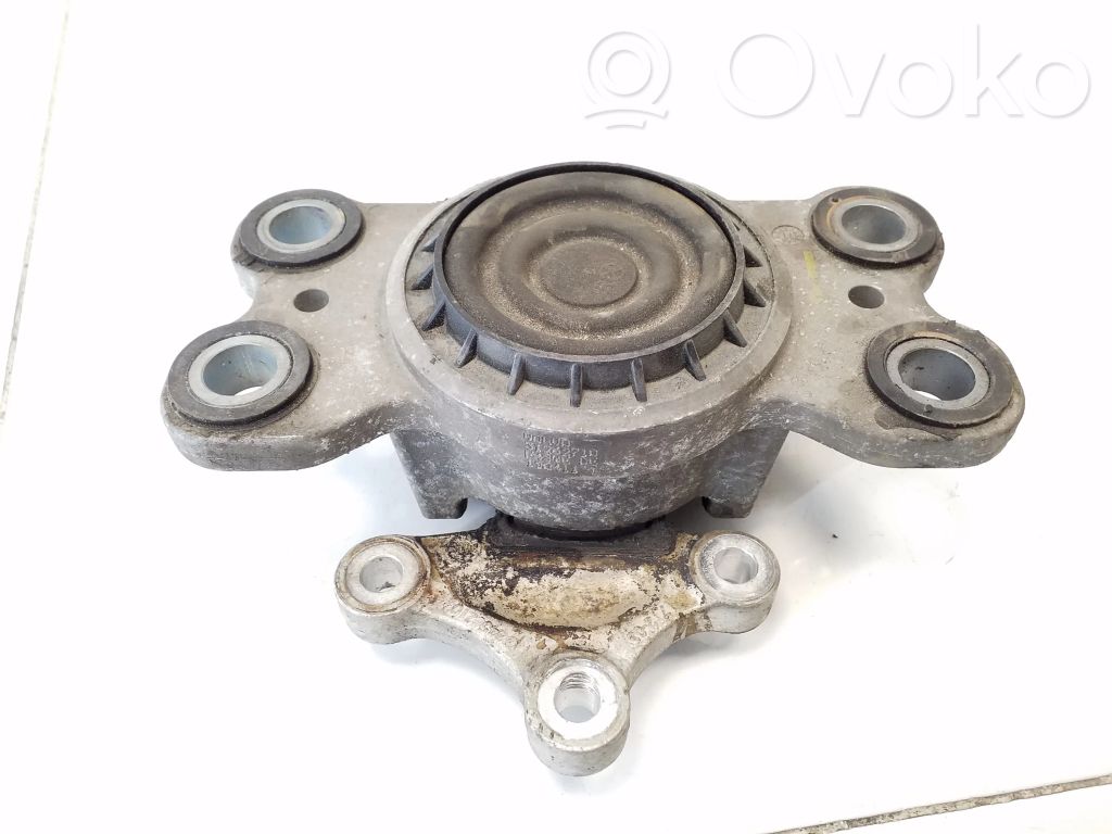 Volvo V70 Engine mount bracket 