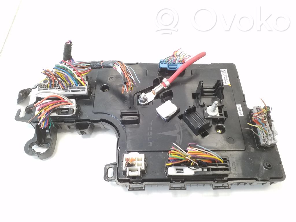 Tesla Model 3 Comfort/convenience module 