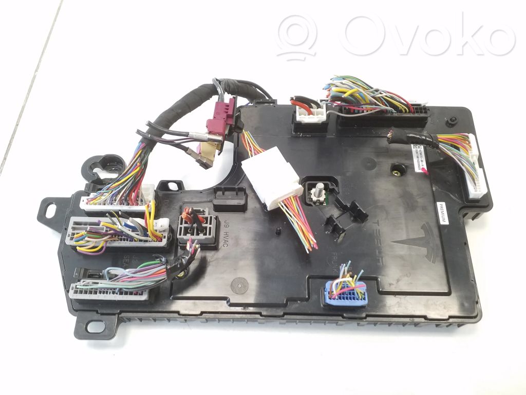 Tesla Model 3 Comfort/convenience module 