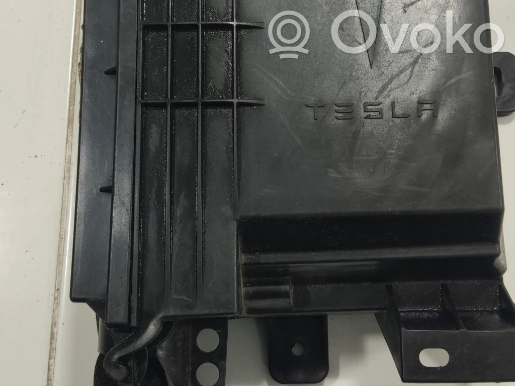 Tesla Model 3 Centrinės konsolės valdymo blokas 