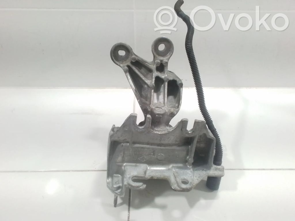 Engine mounting bracket   112223722R,112119667R