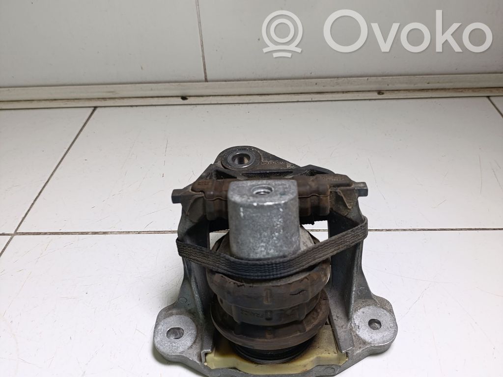 Volvo XC60 Engine mounting bracket 