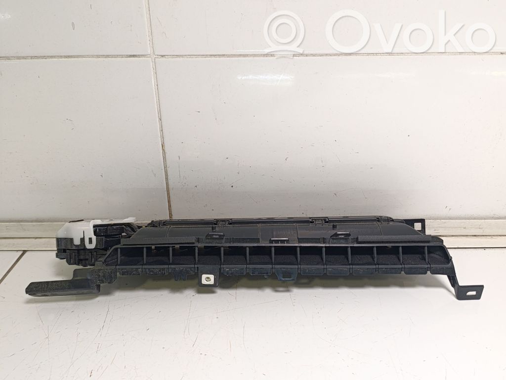 Tesla Model Y Dysze / Kratki środkowego nawiewu deski rozdzielczej 