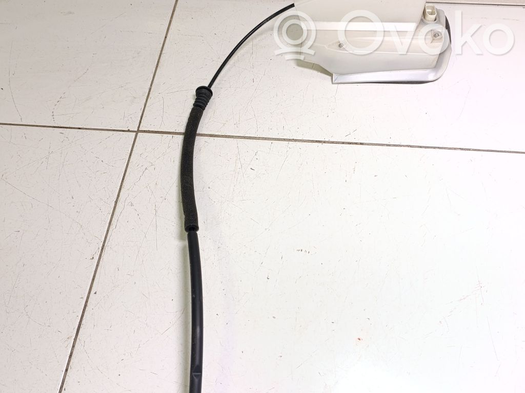 Tesla Model Y Priekšpusē slēdzene 