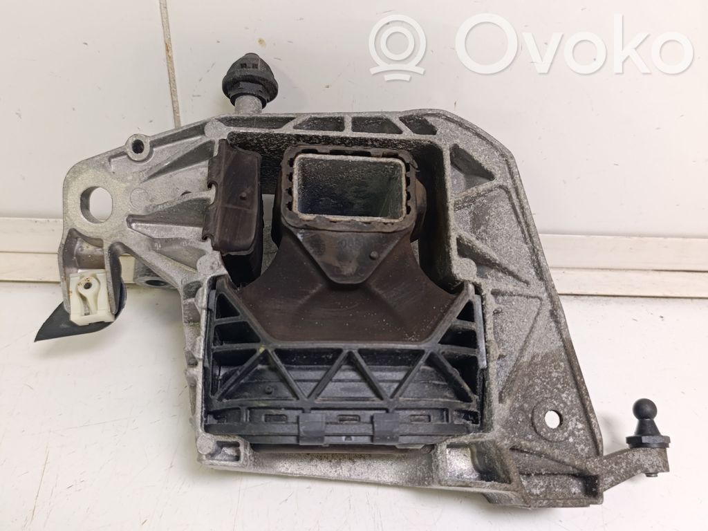 BMW X1 U11 Engine mount bracket 