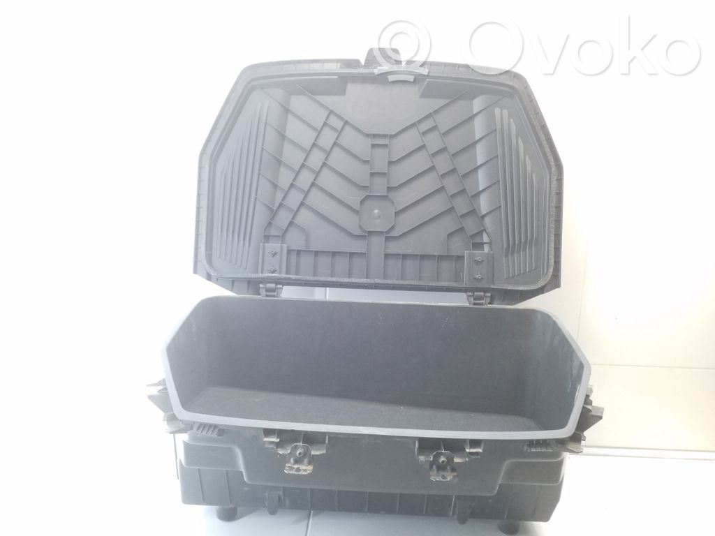 Audi e-tron Front trunk storage compartment 