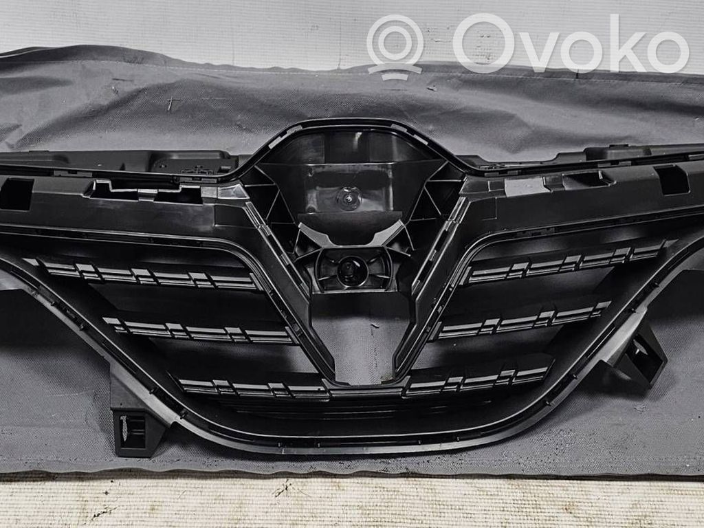 Renault Clio V Grotelės viršutinės 