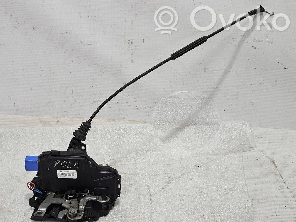 Volkswagen Polo IV 9N3 Zamek drzwi przednich 