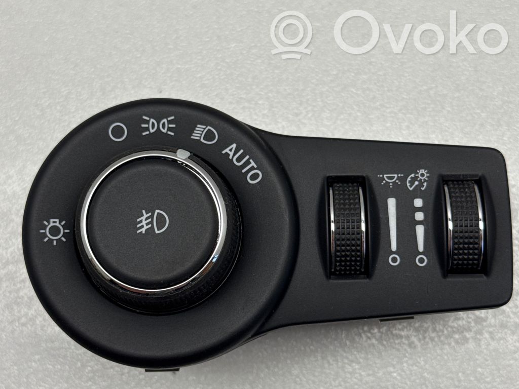 Chrysler Pacifica Light switch 