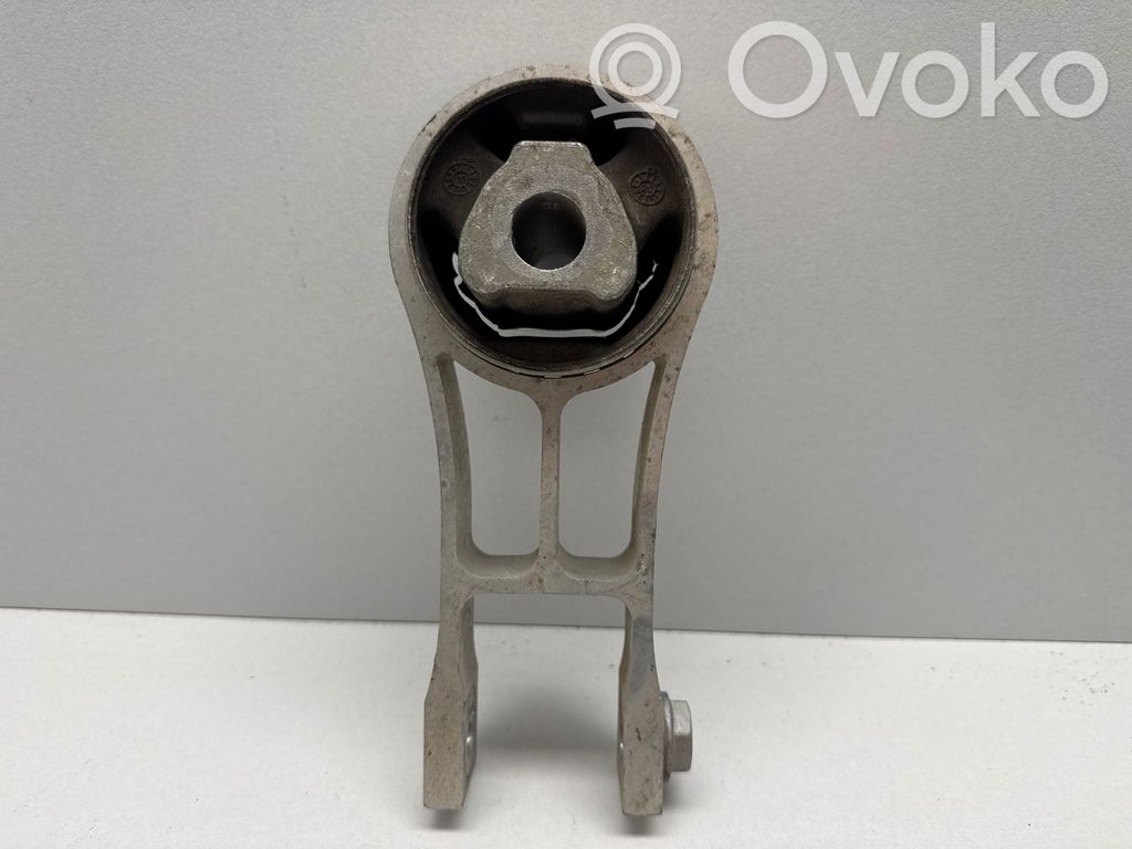 Chrysler Pacifica Engine mount bracket 