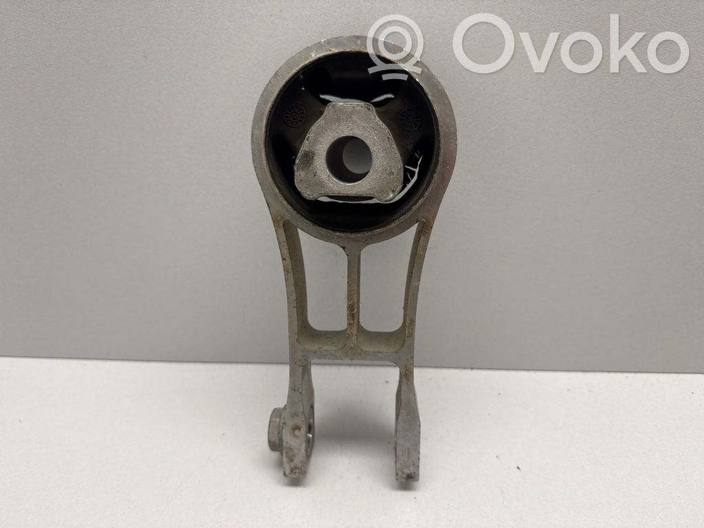 Chrysler Pacifica Engine mount bracket 