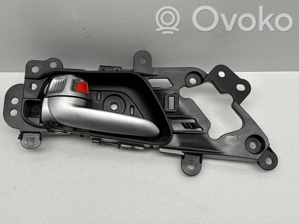 Chrysler Pacifica Front door interior handle 