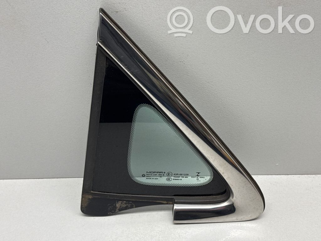 Chrysler Pacifica Front triangle window/glass 