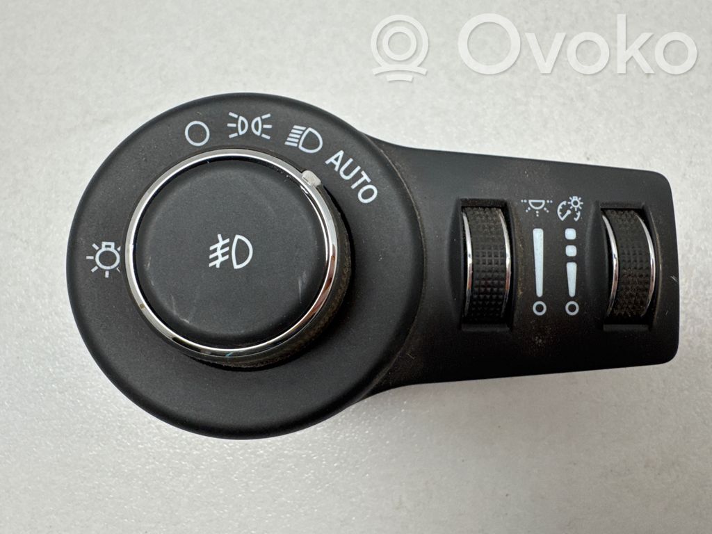 Chrysler Pacifica Light switch 