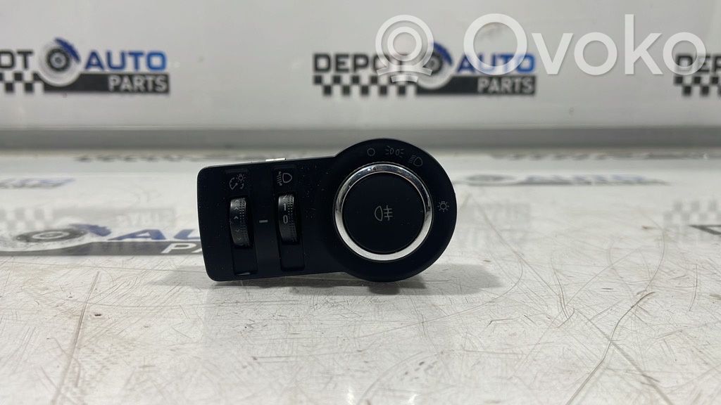 Opel Astra J Light switch 