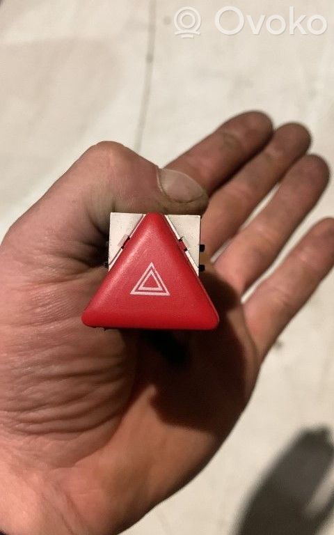 Volkswagen Golf V Hazard warning light relay 