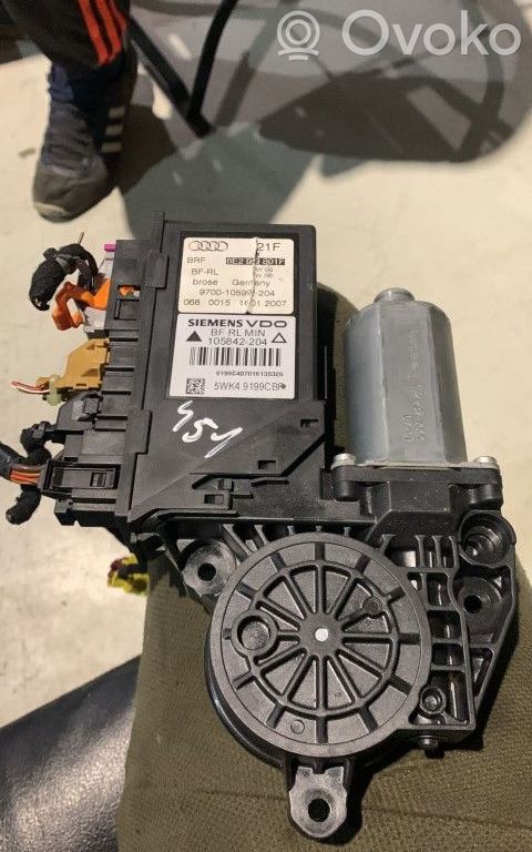 Audi A4 S4 B7 8E 8H Front door window regulator motor 