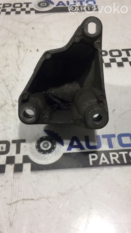 Renault Megane II Engine mounting bracket 