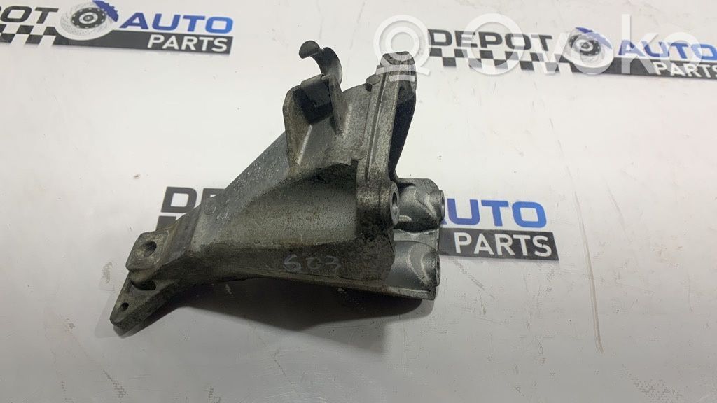 BMW M3 e90 Engine mounting bracket 