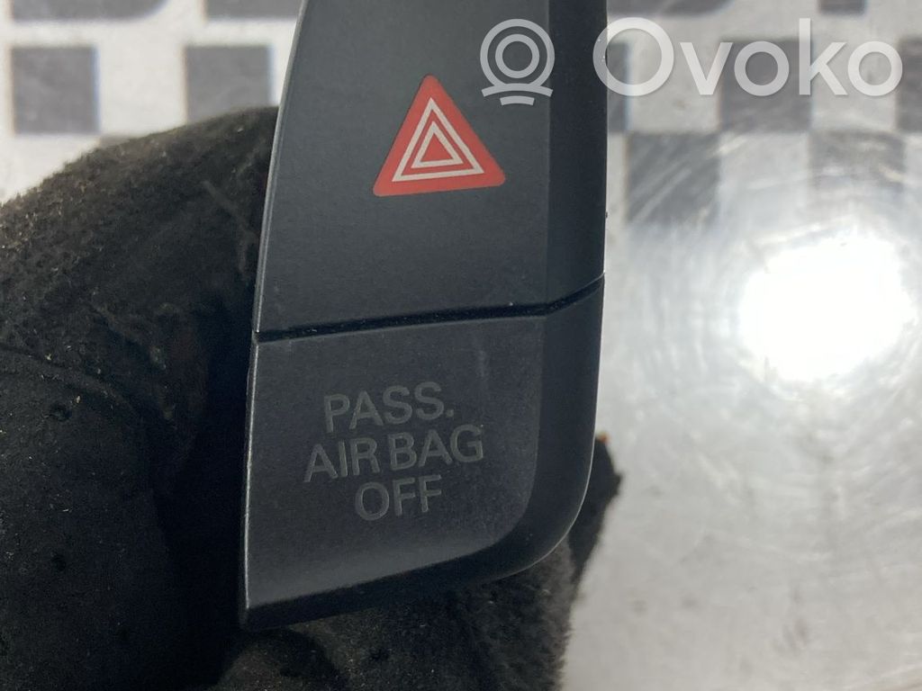 Audi A4 S4 B8 8K Avārijas lukturu relejs 
