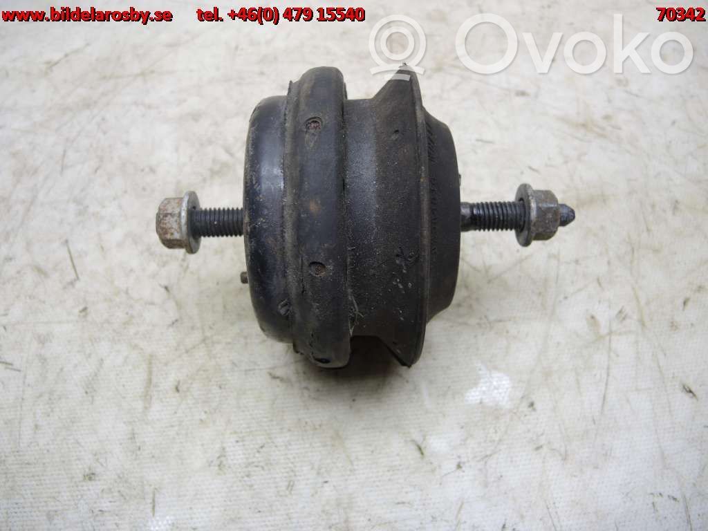 Engine mount bracket