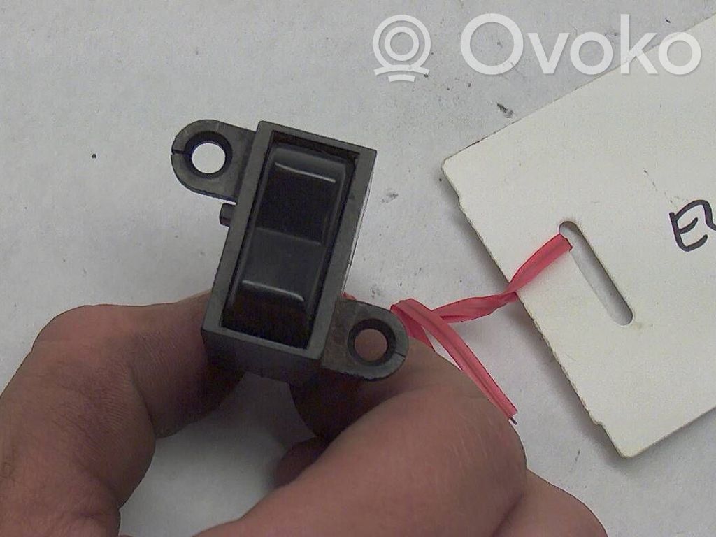Wing mirror switch