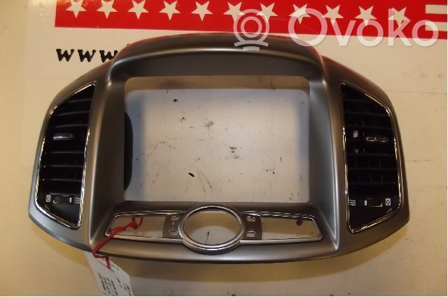 Chevrolet Captiva Radio/GPS head unit trim 
