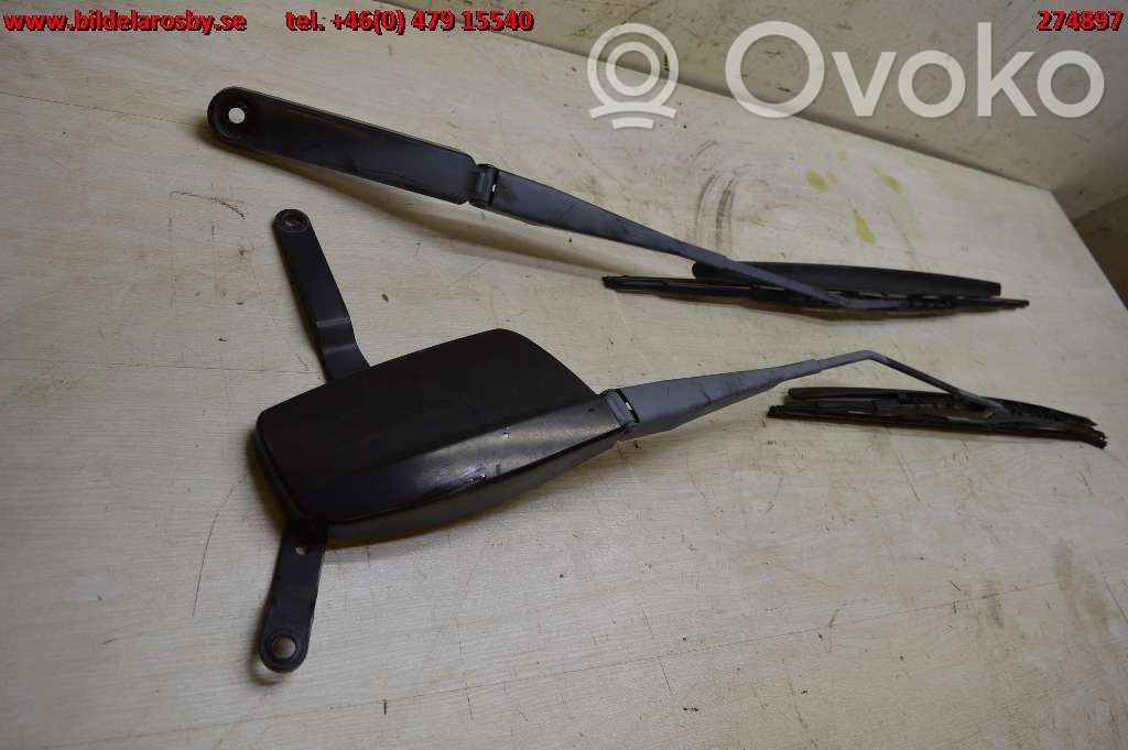 Front wiper blade arm