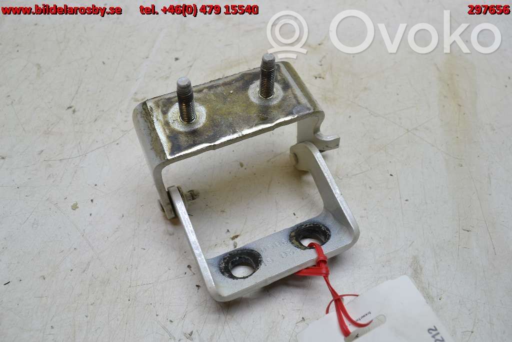 Chevrolet Suburban Tailgate/trunk/boot hinge 