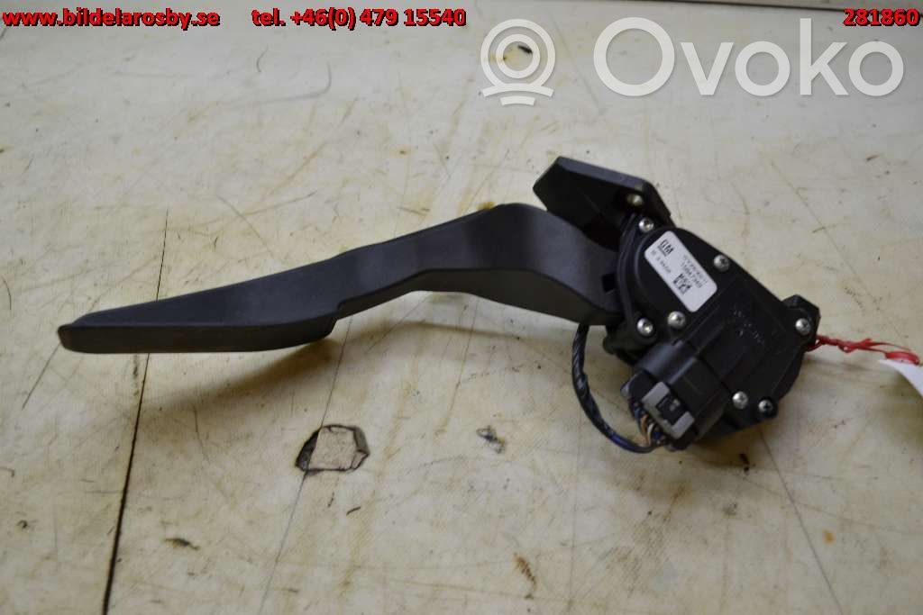 Chevrolet Suburban Accelerator throttle pedal 