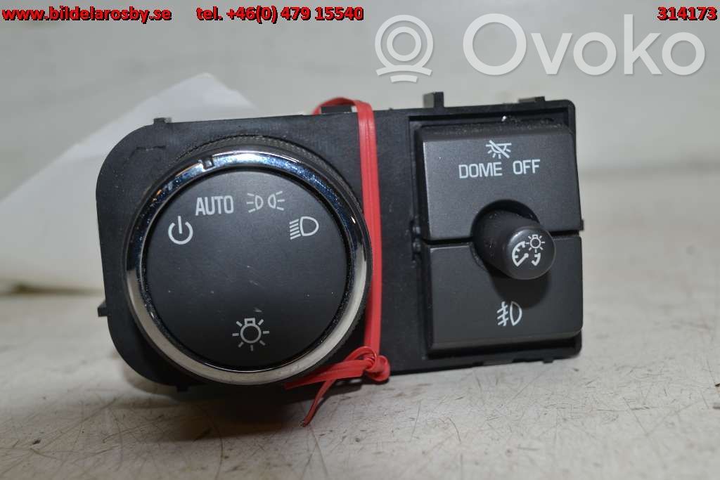 Light switch   25858705