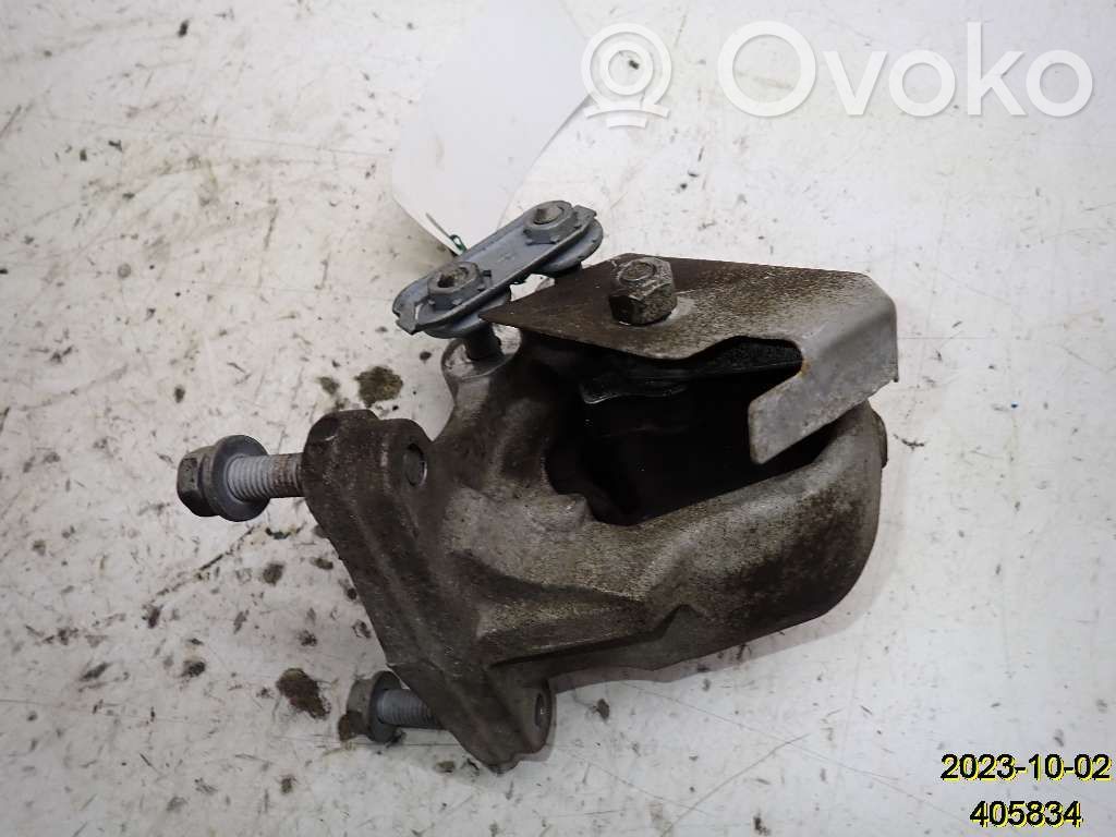 Engine mount bracket   68248781AB
