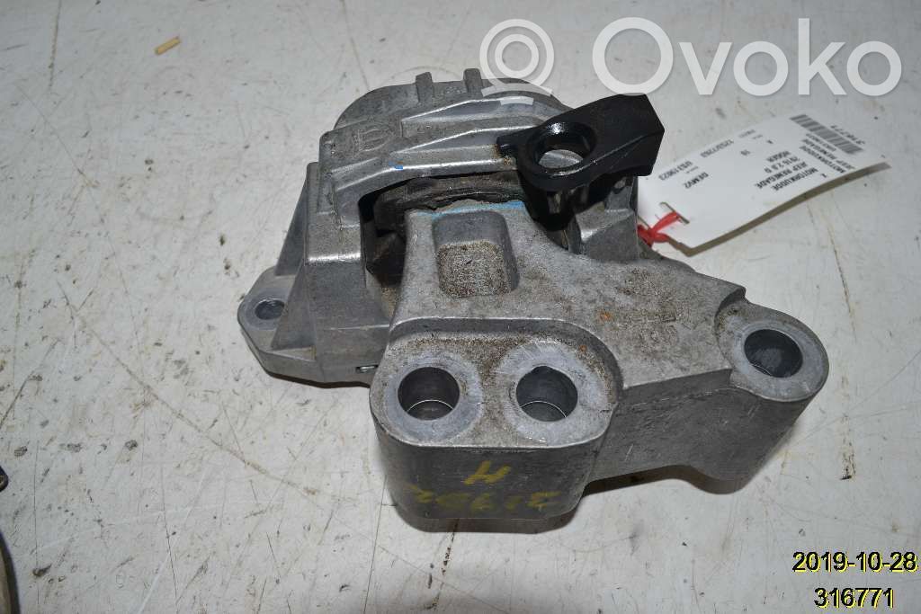 Jeep Renegade Engine mount bracket 
