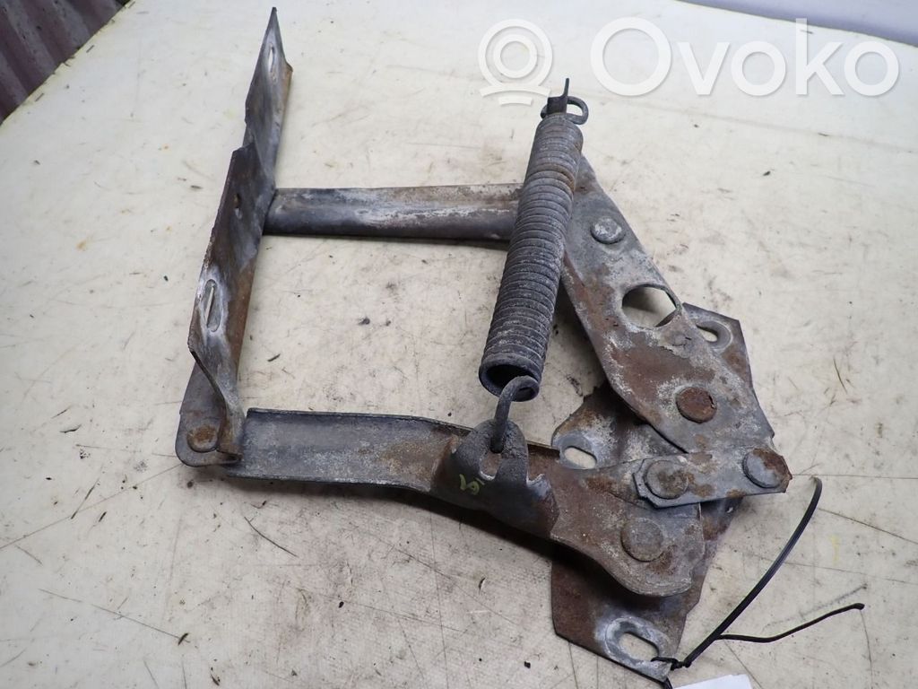Engine bonnet/hood hinges   11800269L