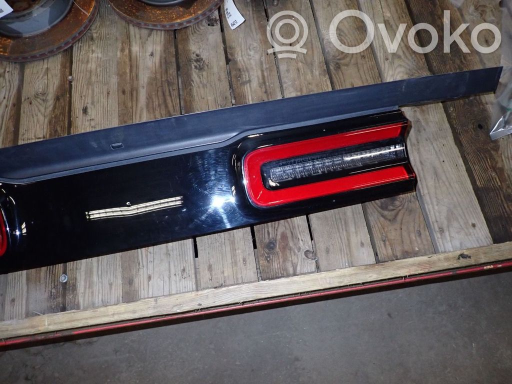 Dodge Challenger Moldura de la puerta trasera 