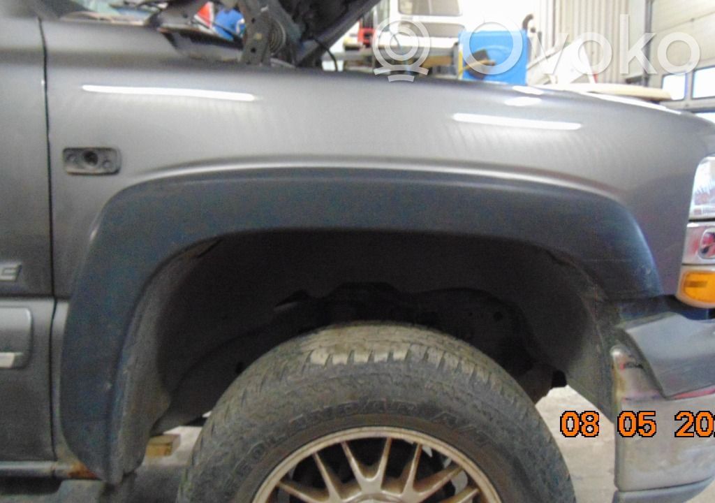 Chevrolet Tahoe Sparnas 