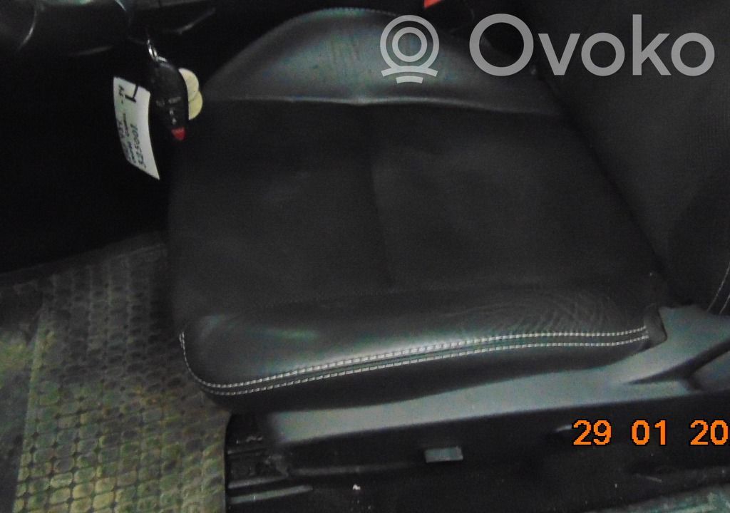 Fotel przedni kierowcy   1YJ37XR4AA,20203308L
