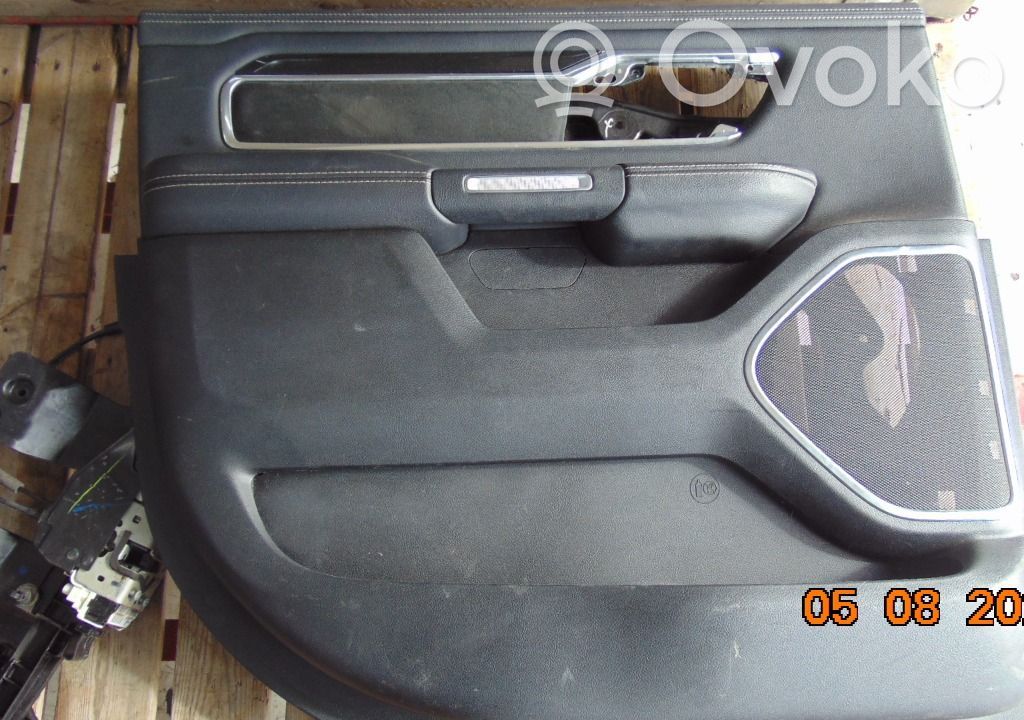 Dodge RAM Boczki / Poszycie drzwi przednich 