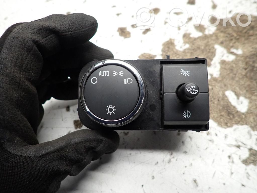 Chevrolet Suburban Light switch 