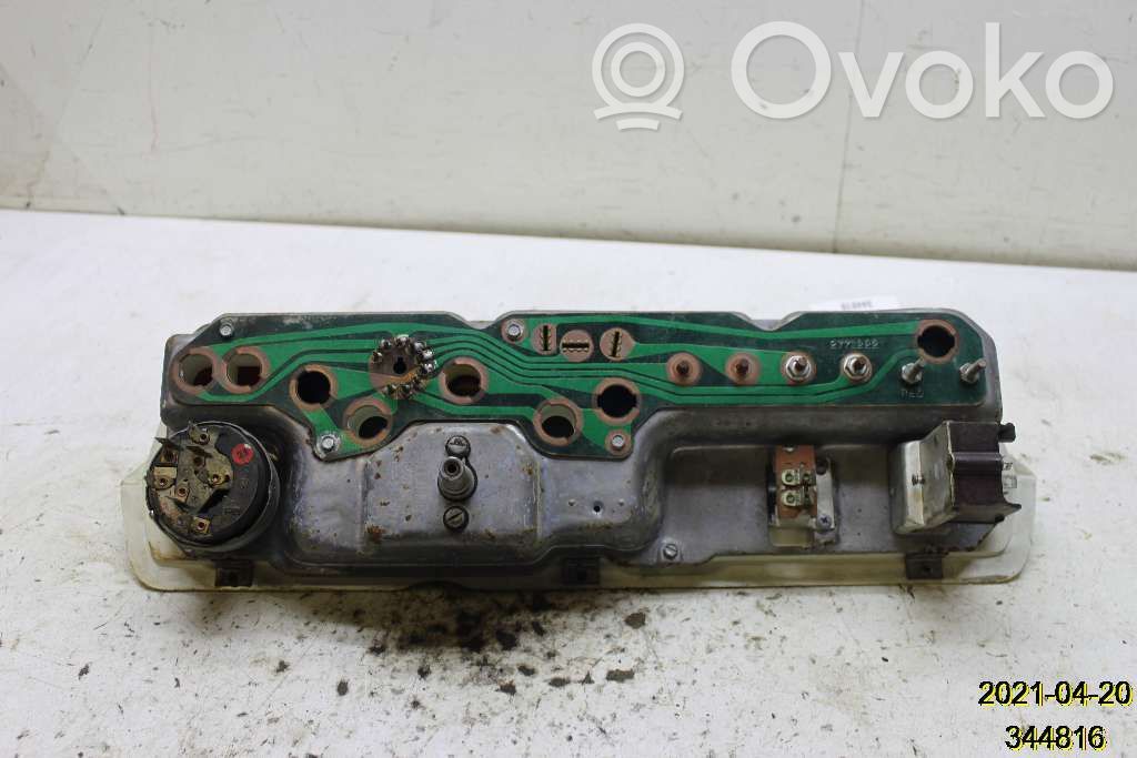 Geschwindigkeitsmesser Cockpit   2771222