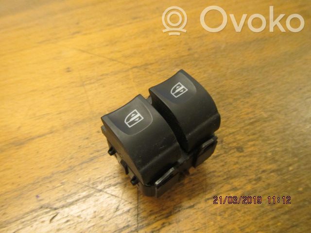 Dacia Duster Electric window control switch 