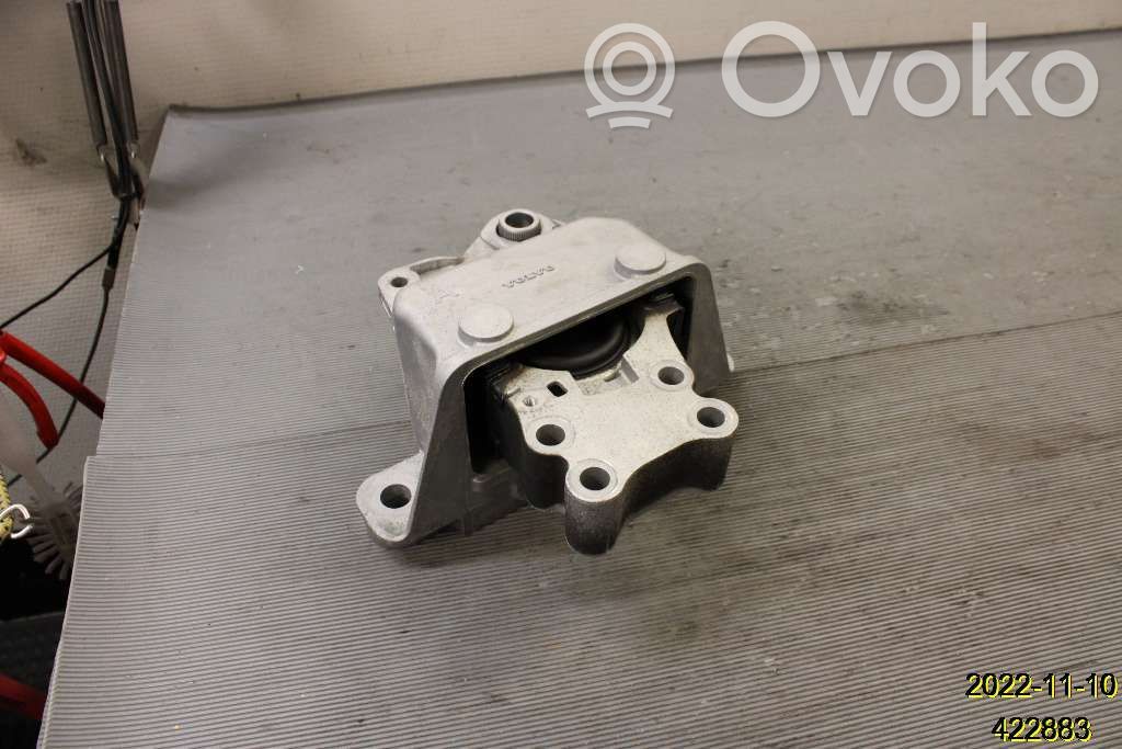 Volvo XC40 Engine mount bracket 