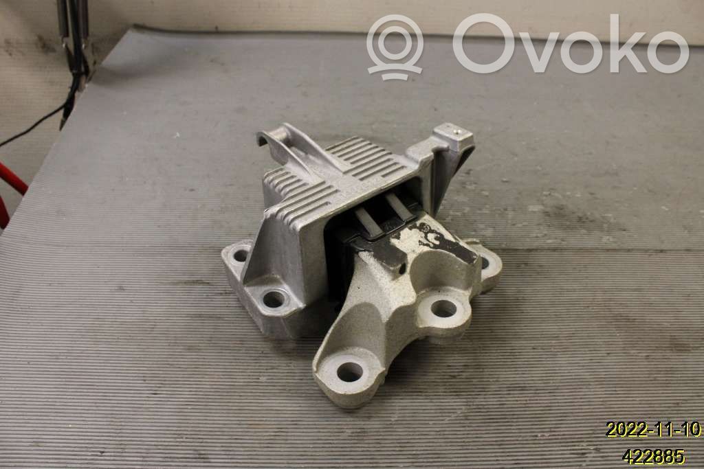 Volvo XC40 Engine mount bracket 