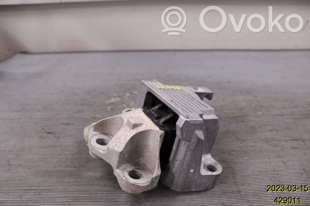 Volvo XC40 Engine mount bracket 