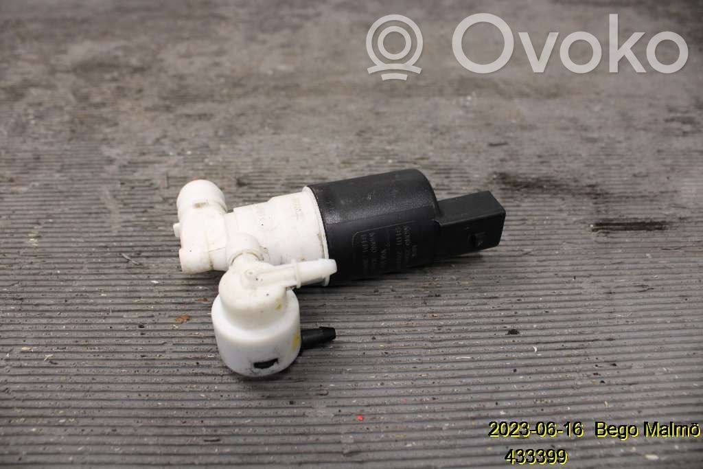 Windscreen/windshield washer pump   31349244