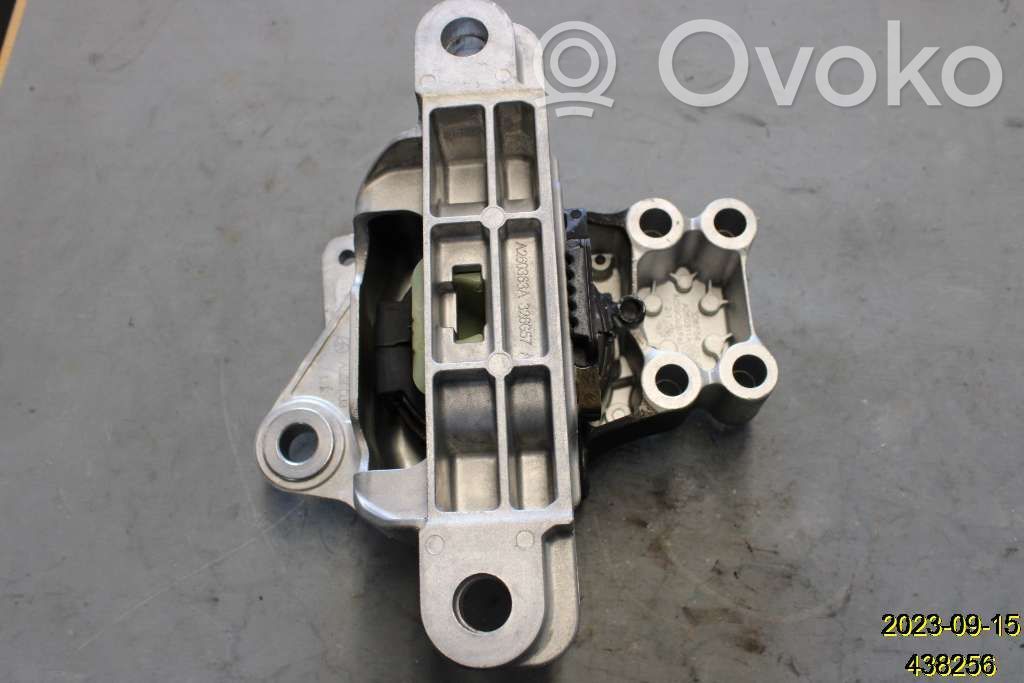 Volvo XC40 Engine mount bracket 